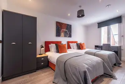 Image de Central 2 Bed Apt - Shops, Dining & Trains Nearby