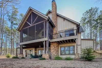 Image de Lakefront Getaway~Dock~Fire Pit~Kayak & Games!