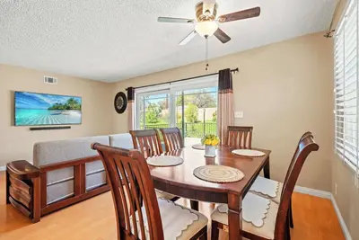 Image de Modern 4b Retreat with Cozy Decor