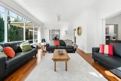 Image de The Spacious & Elegant Vacation Haven - Glenside