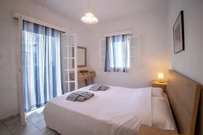 Cosy house, with equipped kitchen and 2 double bedrooms, in the heart of Naoussa.