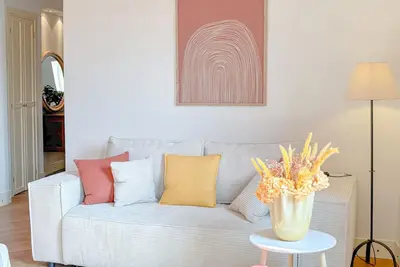 Image de Spacious Living in the Serenity of the Fashion Capital