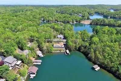 Image de 2-3 Night Minimum for Any Remaining Dates! Come Visit 'RendezVIEW'!