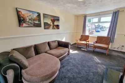 Image de 3 Bed Wythenshawe Home | Free Parking