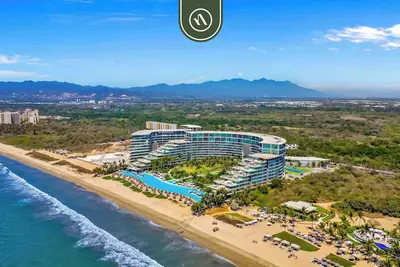 Image de Amazing Oceanfront 2 Br Condo - Beach - Patio