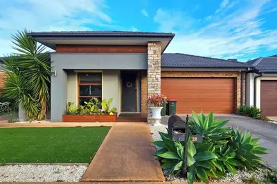 Image de Exquisite Point Cook Family Home with piano and home gym