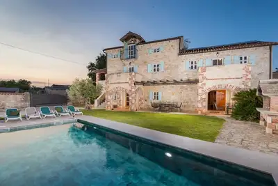Image de Villa Lamija - belle villa authentique en pierre avec piscine privée, baby-foot, fléchettes et billard