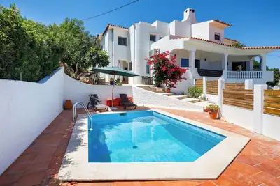 Image de Charming Carvoeiro villa with private pool, sea view and walk to the beach.