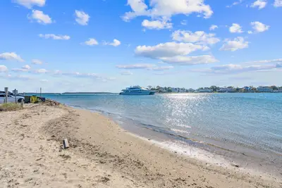 Image de Cape Cod Beach House: Pool, Fire Pit & Family Fun!