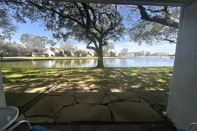 Image de Enjoy the Ducks and Fishing in this Waterfront!