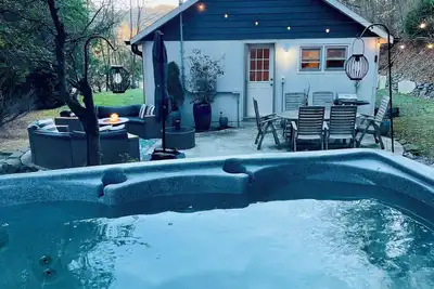 Image de Cozy Cottage in Todd - Hot Tub, Outdoor Oasis