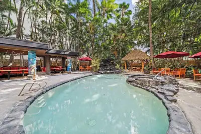 Image de Bamboo Waikiki by Gather: Walk to Beach, Dining & Shops