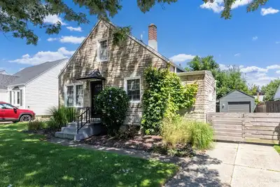 Image de Updated 2br\/2 full bath home w\/ outdoor space  near all Buffalo destinations