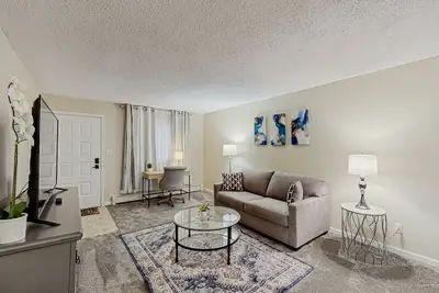 Image de Cozy family-friendly apartment with work desk, streaming, & nearby activities