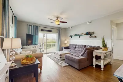 Image de Lakefront home with decks, shared pool, clubhouse, golf close by, Wi-Fi