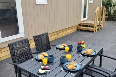 Image de Brand new 4-6p Sola Lodge - 5* Camping Pallegarste - Swimming pool available!
