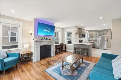 Image de Charming & Historic Downtown Apt. Built 1841