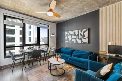 Image de 2 Bedroom Modern Comfort | Insta-Worthy Views