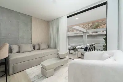 Image de Rm 208 | Gorgeous 1-Bed | Parking | Pool | Sauna