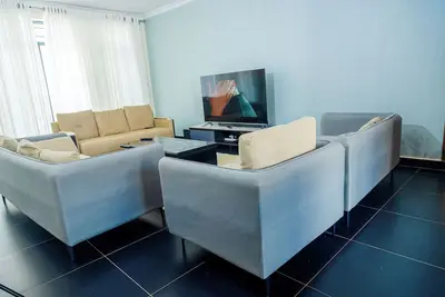Image de Halo Home is a modern short-term rental apartment offering fully furnished.