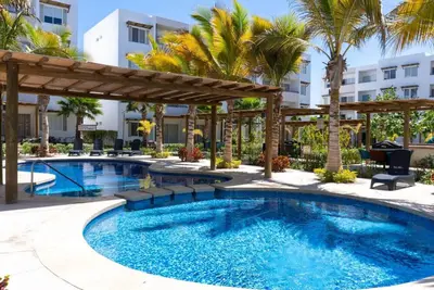 Image de Cozy 4 Person Apartment, Pool & Beach Nearby!