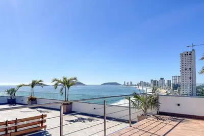 Apartment for 8 behind el malecon with a pool