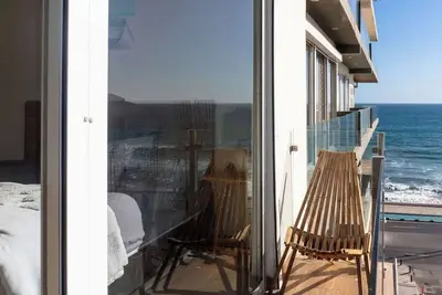 Image de Stylish seaside apartment with stunning ocean view