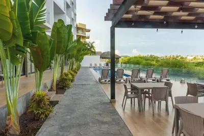 Image de Luxury apartment with pool, spectacular views