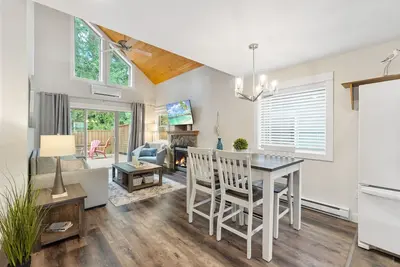 Image de Impeccable Oceanside Village Retreat!