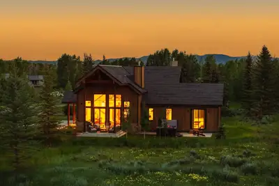 Image de Basecamp Stays: Upscale, Hot Tub, A/C, & Wildlife