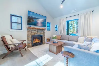 Image de Elegant Tahoe Escape – Comfort & Style Combined