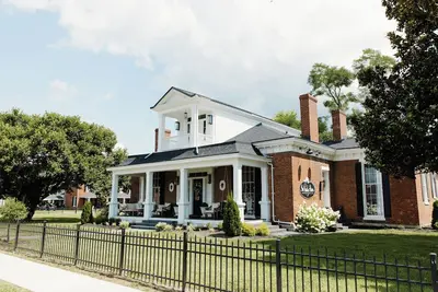 Image de The Presley House: Historic Downtown Riverfront Home