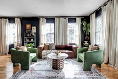 Image de Moody, Vintage Retreat in Church Hill, Close to Parks, Restaurants + Nightlife