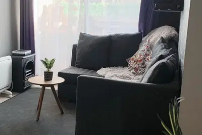 Image de Centrally located and equipped shelter ideal for families-Pet Friendly