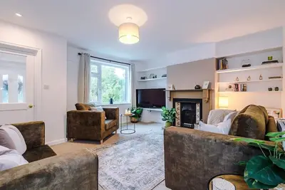 Image de Cosy and Inviting Chester Home
