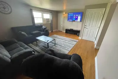 Image de Spacious University area  2 bedroom apartment 1 mile from Su. Parkside view! n