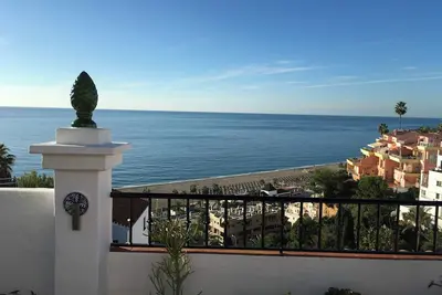 Image de Enjoy views, Capistrano Playa 709, right above Burriana beach, Nerja