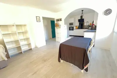 Image de très agréable grand appartement, idéalement situé, résidence fermée marseille 11