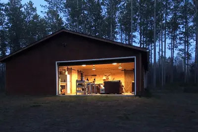Image de The Gabin. Part garage, part cabin. All good.