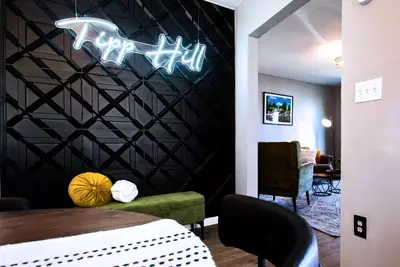 Tipp Hill Home, near local eateries and pubs, walkable, near Su and Hospitals