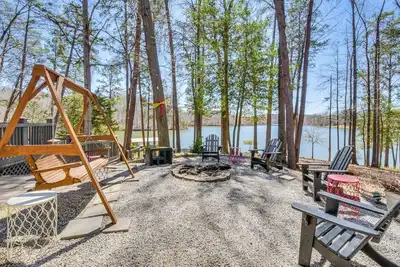 Image de Lake Hartwell Haven w/ Boat Dock in Westminster!