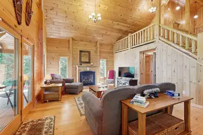 Image de Log Cabin in the mountains near skiing, hiking & fishing