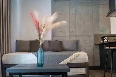 Image de Rm 310 | Quiet & Beautiful 1-Bed | Balcony | Pool