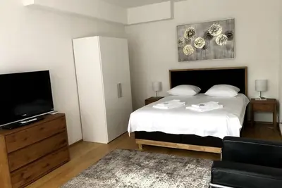 Image de Posh 1 Br flat - city center and balcony (West3)