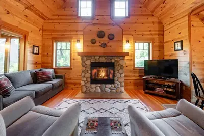 Image de On the River Wooded Bliss Cabin near Loloma Lodge