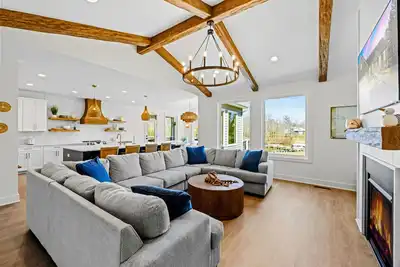 Image de New 4br Lakefront Lake Anna, Fire Pit, Pool, Beach