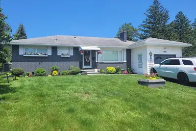 Image de Stella's Ranch: 3br with game room, sunroom, and huge yard. Pet friendly!