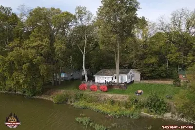 Image de Waterfront Cottage with Hot Tub! Sleeps 6, Free Kayaks, Bikes & Hiking Trail!