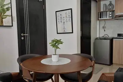 Image de Jovi's Condo one pavilion place offers accommodations in Cebu City.