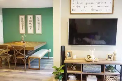 Image de Cozy 2-bedroom condo in peaceful Riverside - Entire Place